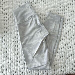 Lululemon Women’s White Camo 25” tights